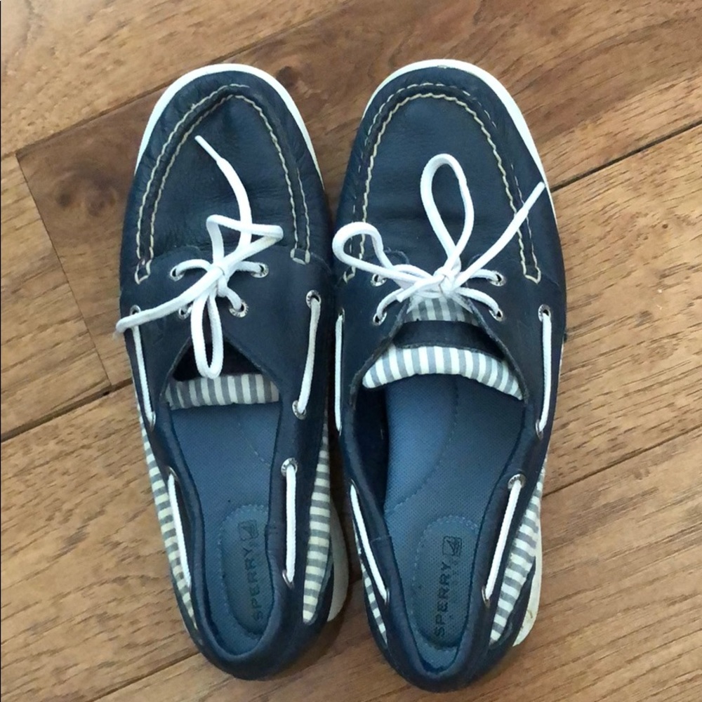 Sperry Women’s Navy and Striped Boat Shoe